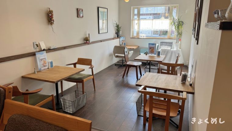 当麻町　グルメ　おしゃれカフェ　SUNUSUcafeeast スヌスカフェイースト　パンケーキ 店内