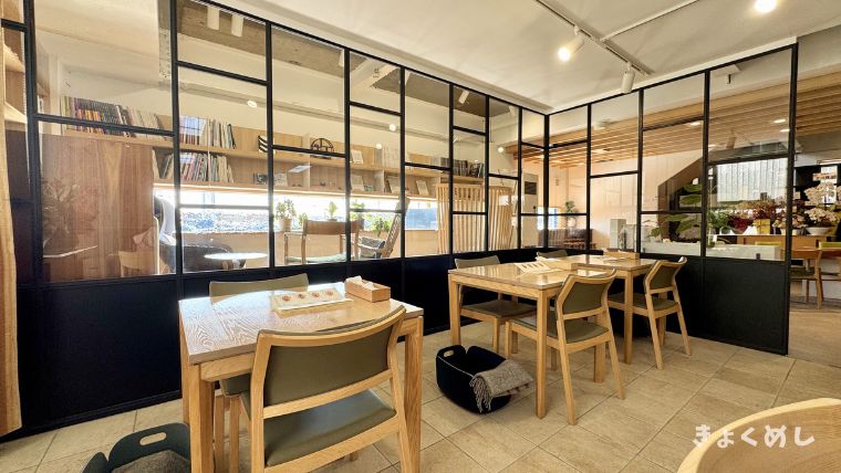 旭川グルメ　桜岡　ぶたバルすぎもとキッチン　姉妹店　ランチ　ディナー 店内